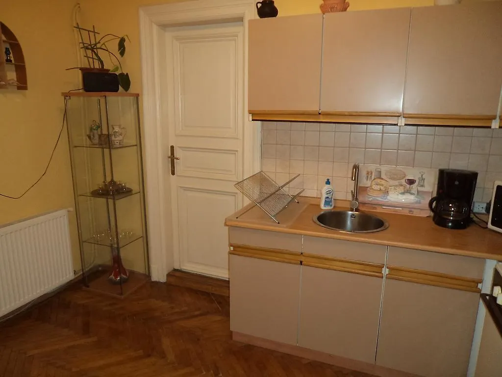 Eoetvoes Rooms 0*, Budapesta