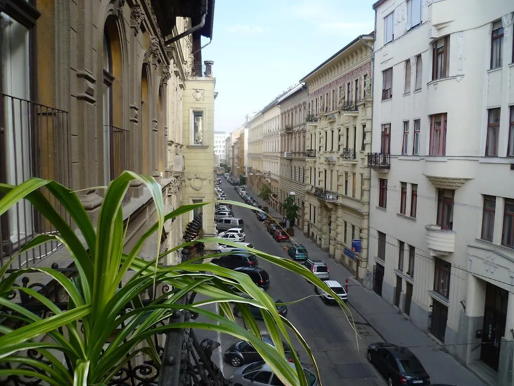 Eoetvoes Rooms 0*, Budapesta Ungaria
