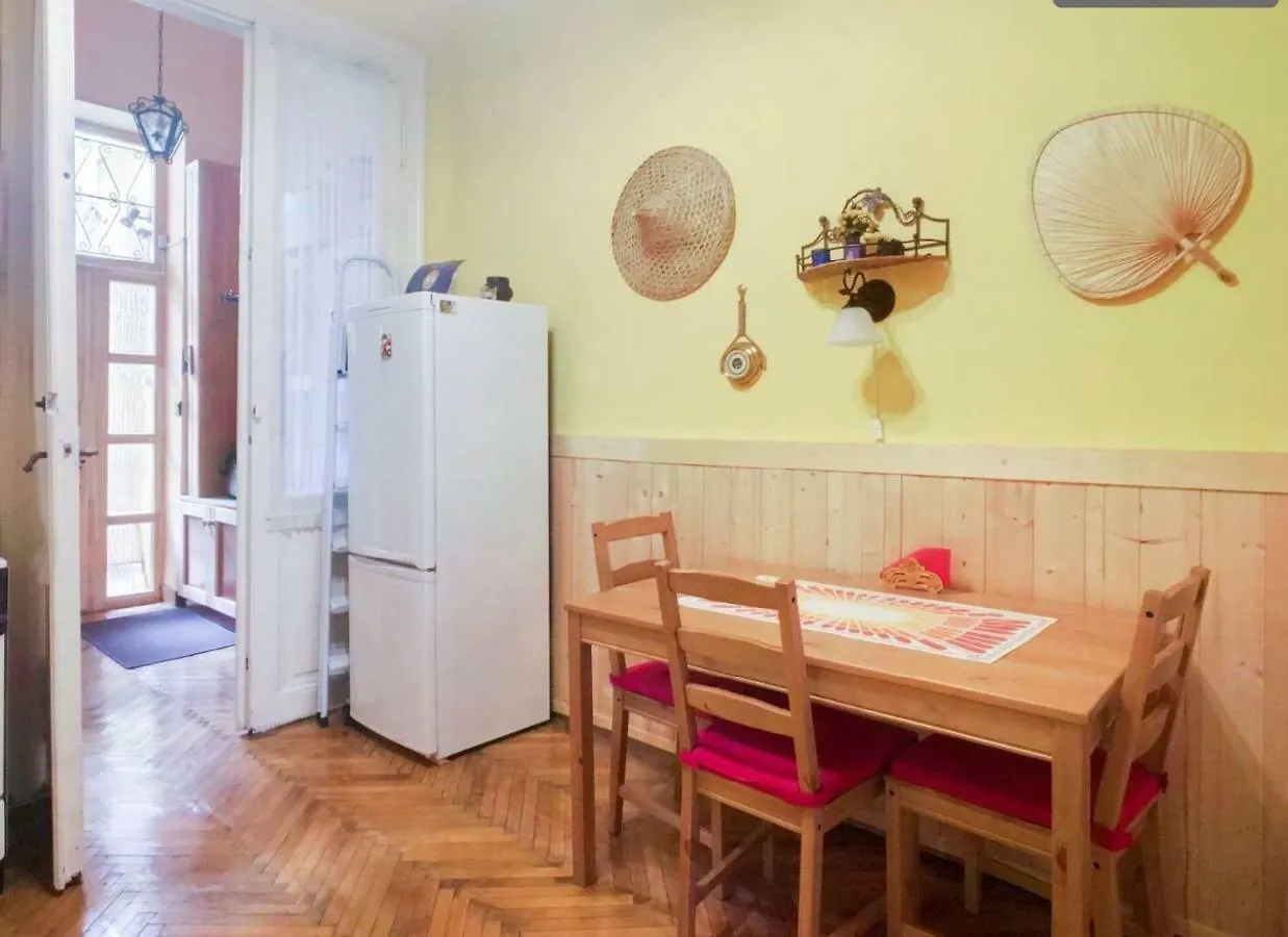 Pensiune Eoetvoes Rooms